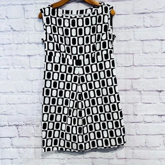 Jessica Howard Black & White Geometric Design Sleeveless Dress‎ - Picture 1 of 7